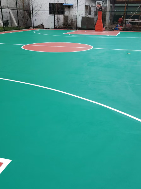 龙里 球场长期使用易出现地面开裂